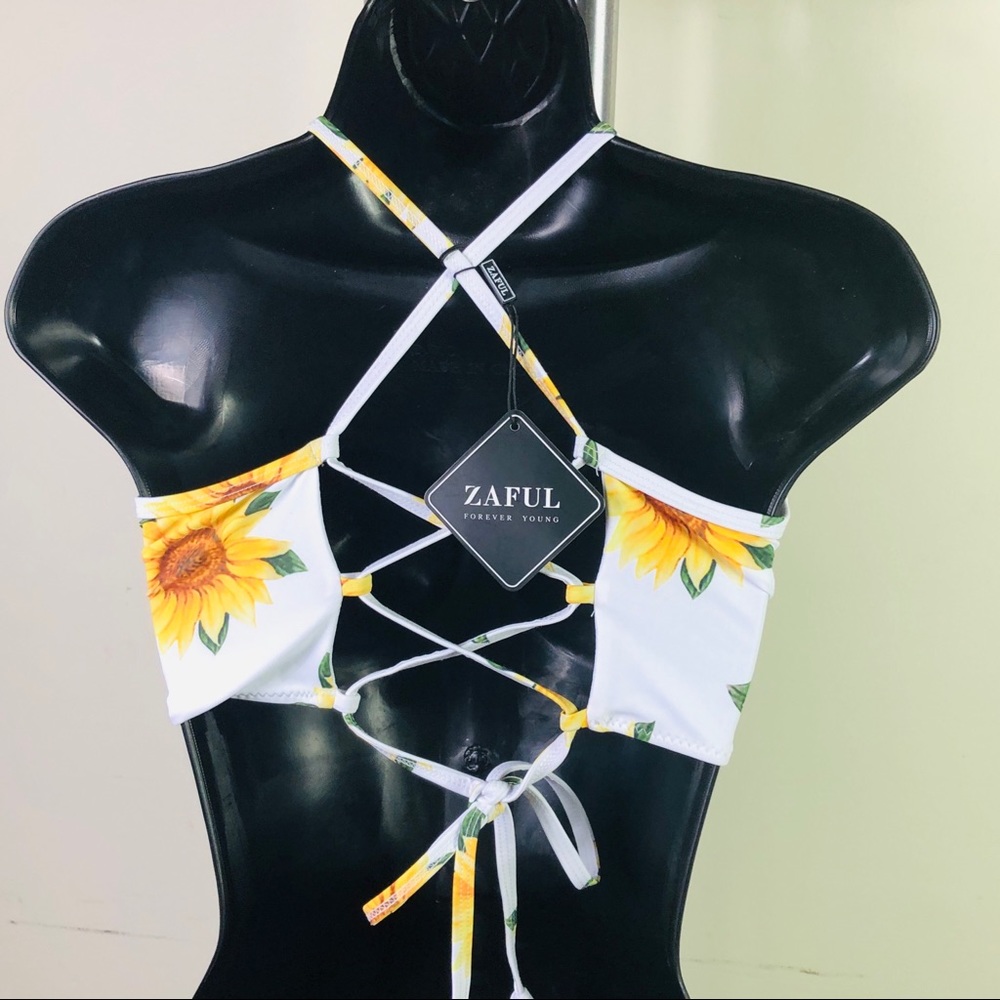 ZAFUL NEW Bikini Top, sunflowers print crisscross back closure - Picture 2 of 9